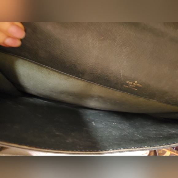 Authentic Louis Vuitton dark green taiga leather briefcase - Picture 3 of 7